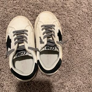 Toddlers tennis shoes